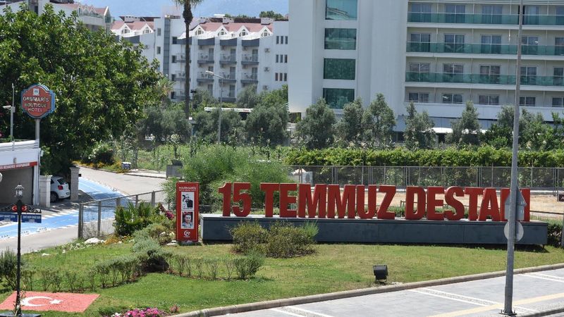 Marmaris'teki otelde hain darbecilerin suikast izleri silinmedi