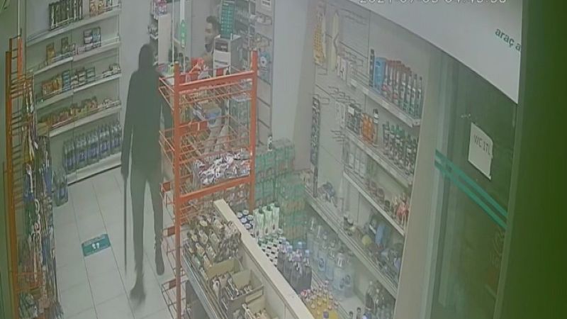 Adana'da maskeli ve kılıçlı benzinlik soygunu