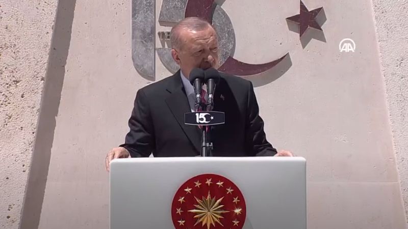 Cumhurbaşkanı Erdoğan, 15 Temmuz şehitlerini andı