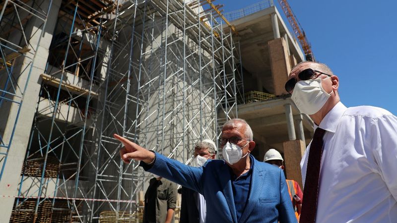 Cumhurbaşkanı Erdoğan, Barbaros Hayrettin Paşa Camii’nde incelemelerde bulundu