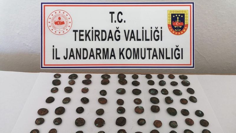 Tekirdağ’da uyuşturucu tacirinin evinden 90 sikke çıktı