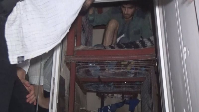 Adana'da kafesten çıkan 2 kişi, uyuşturucu bağımlısı çıktı