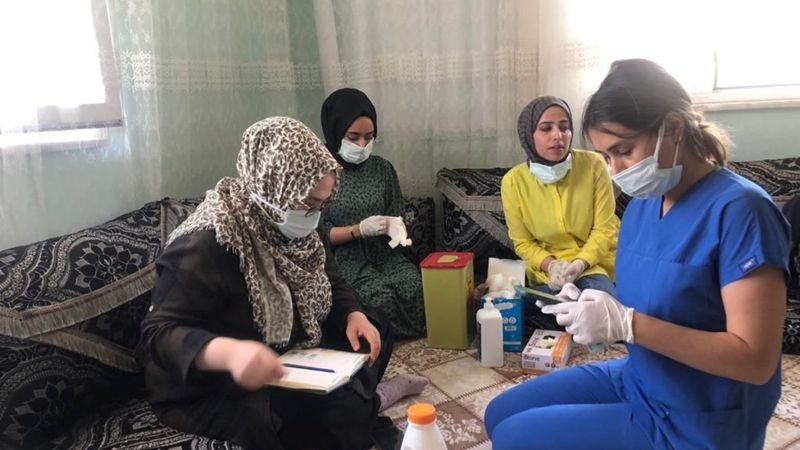 Siirt'te ikna timleri, kapı kapı gezerek aşının kısırlık yapmadığını anlatıyor