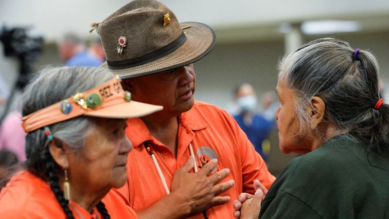 Kanada’da başpiskopos kilise okulundan sağ kurtulanlarla yüzleşti