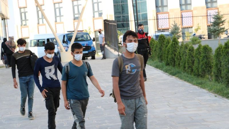 Niğde’de kaçan göçmenler KYK yurtlarına yerleştirildi