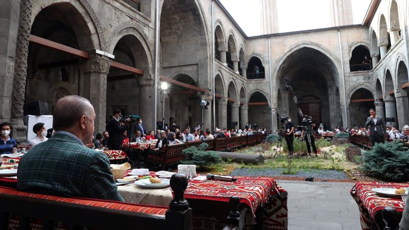 Cumhurbaşkanı Erdoğan, Erzurum'da gençlerle buluştu
