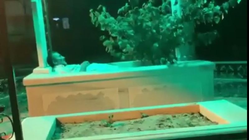 Bursa’da yatırın içine girip yattı