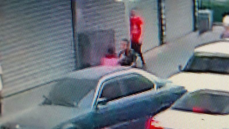 Diyarbakır’da genç kızı sokak ortasında öldüresiye dövdü