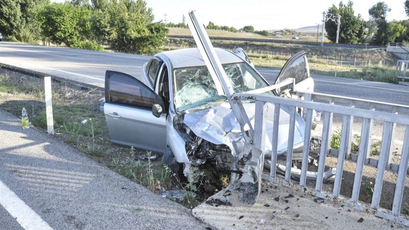 Yozgat’ta otomobil köprü korkuluklarına çarptı: 1 çocuk öldü