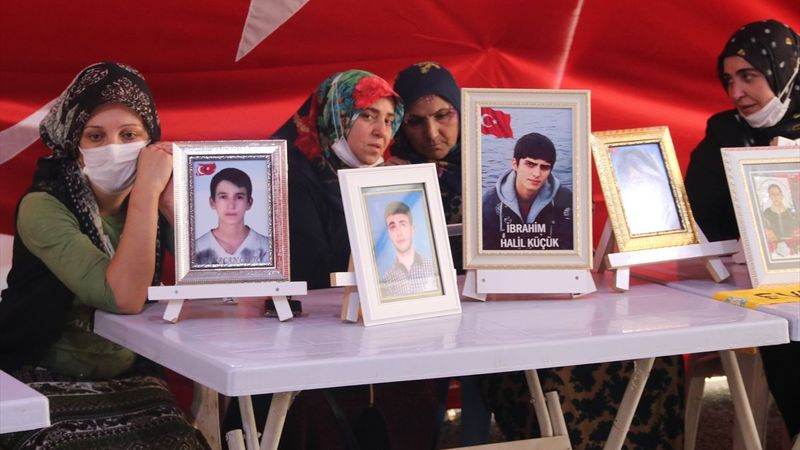 Diyarbakır'da bayram öncesi evlat nöbeti devam ediyor