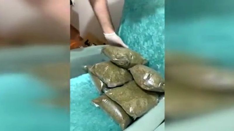 Gaziosmanpaşa’da çöp poşetinden bonzai, yemek masasından kokain çıktı