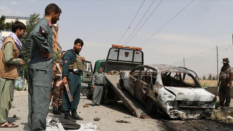 Afganistan'daki bayram namazı sırasında, saray yakınlarına roket atıldı