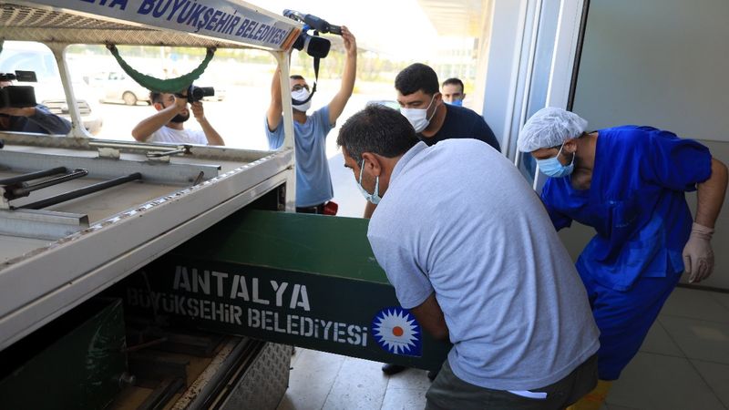 Antalya'da derede bulunan Ecrin'in cenazesi teslim edildi