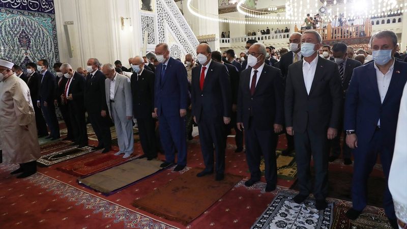 Cumhurbaşkanı Erdoğan, Kurban Bayramı namazını KKTC'de kıldı