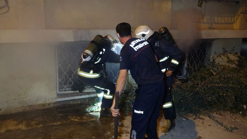 Antalya'da evi yanan kadın erkek arkadaşını suçladı