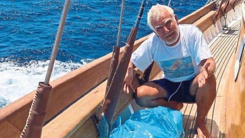 Muğla'da denize atılan çöp poşetleri, denizciyi isyan ettirdi