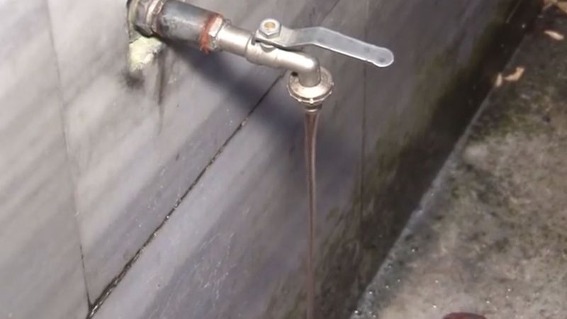 İstanbul’da kaçak kurban kesiminin ardından çeşmeden kan aktı