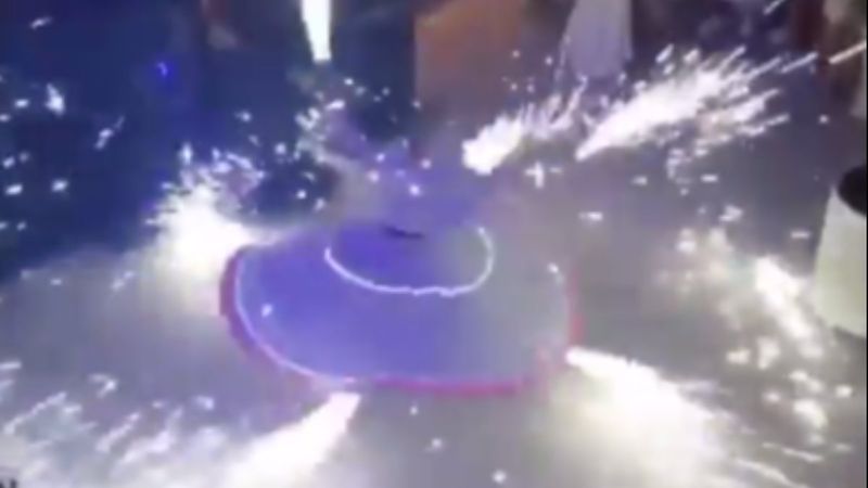 Düğündeki semazen, parti volkanıyla gösteri yaptı