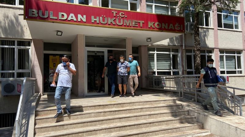 Denizli'de annesini  boğazını keserek öldürdü