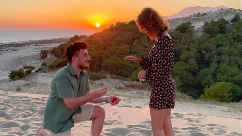 Antalya'da evlilik teklifi eden gencin planlarını tanıdıklar bozdu