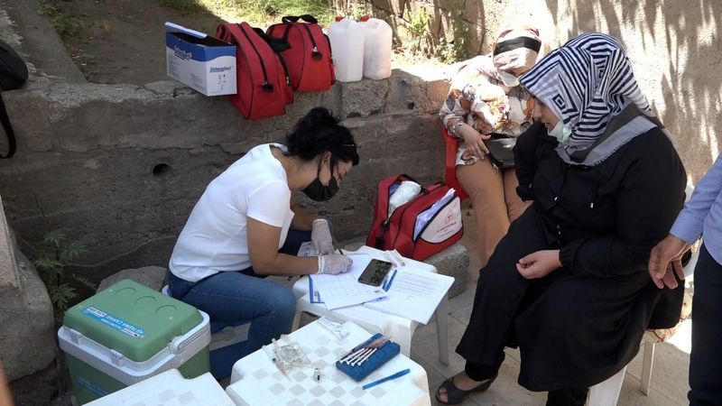 Bitlis'te bayramda aşılama mesaisi