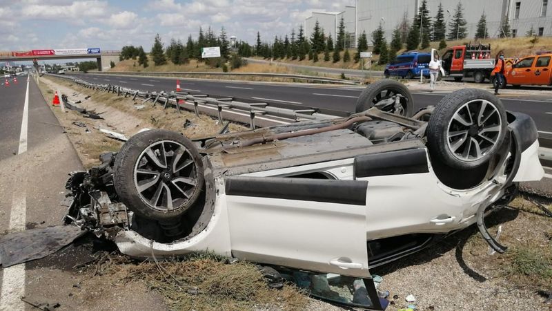 Ankara'da otomobil takla attı: 6 yaralı