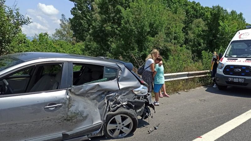 Düzce'de ihtiyaç molası kaza getirdi: 6 yaralı