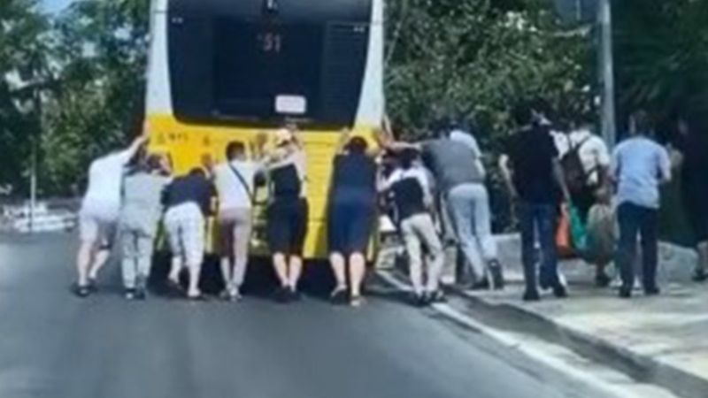 Cumhuriyet gazetesinin güldüren otobüs arızası haberi