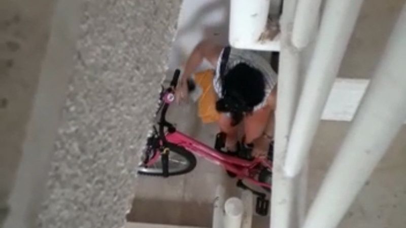 Bursa’da apartman içindeki hırsızlık kamerada