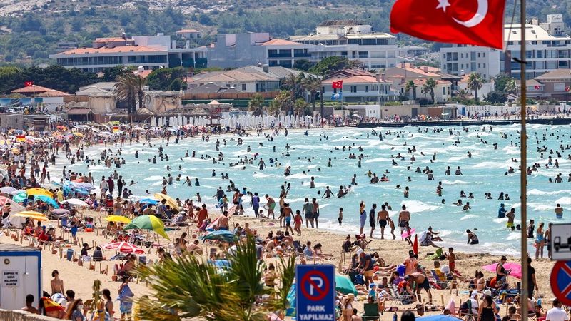 Ege Bölgesi'nde plajlar doldu taştı