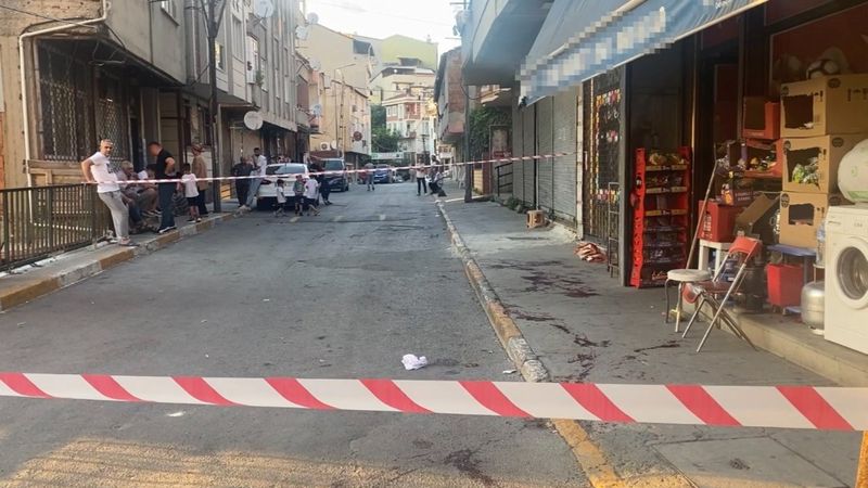 Beyoğlu’nda husumetlisini bacağından vurdu