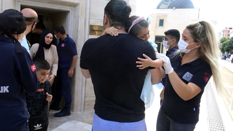 Avcılar’da asansörde mahsur kalan 8 kişi kurtarıldı