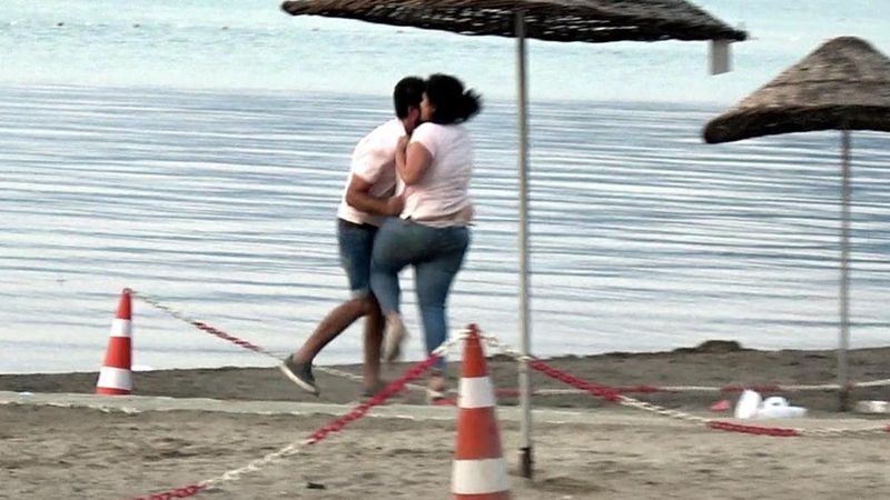 Muğla’da plajda tekme tokat kavga anları kamerada