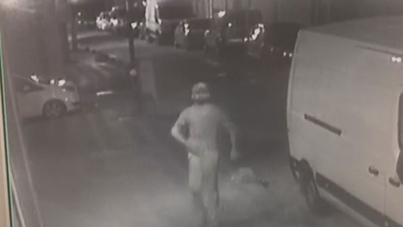 Zeytinburnu'nda eski komşusunun evini kurşunladı
