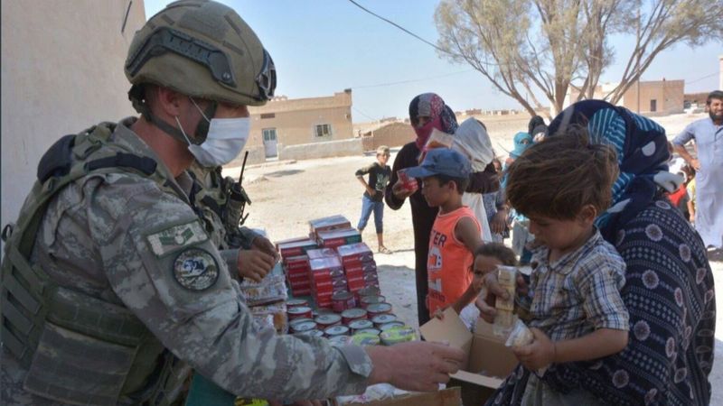 Mehmetçik’ten Barış Pınarı bölgesinde gıda yardımı