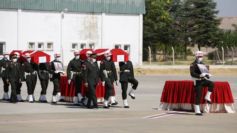 Fırat Kalkanı şehitleri son yolculuğuna uğurlandı