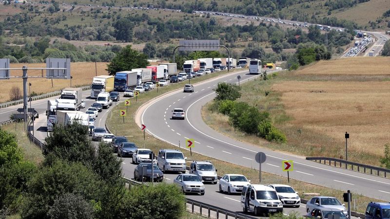 Bayram sonrası İstanbul'a dönüşte yoğunluk yaşanıyor