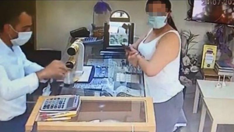 İzmir’de kuyumcuda hırsızlık kamerada
