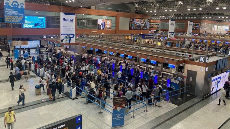 Sabiha Gökçen Havalimanı tatil dönüşü rekor kırdı