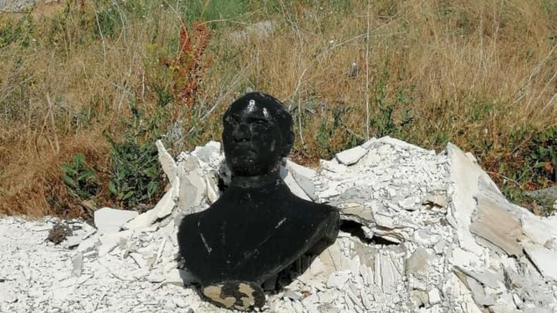 Afyonkarahisar’da Atatürk büstünün bahçeye atılmasına inceleme