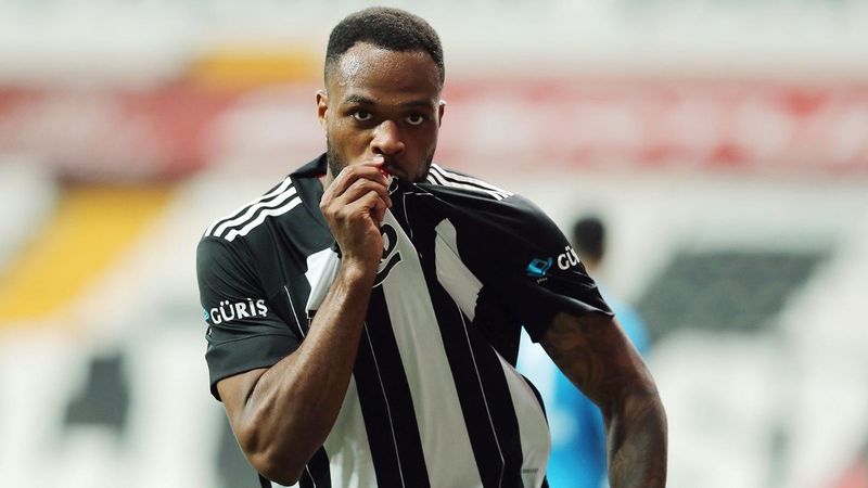 Cyle Larin satış listesinde
