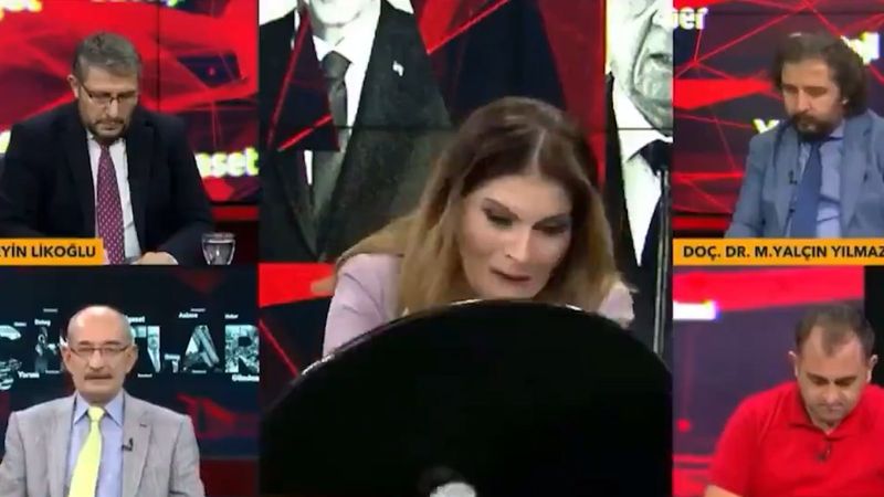 Canlı yayında masa kırıldı