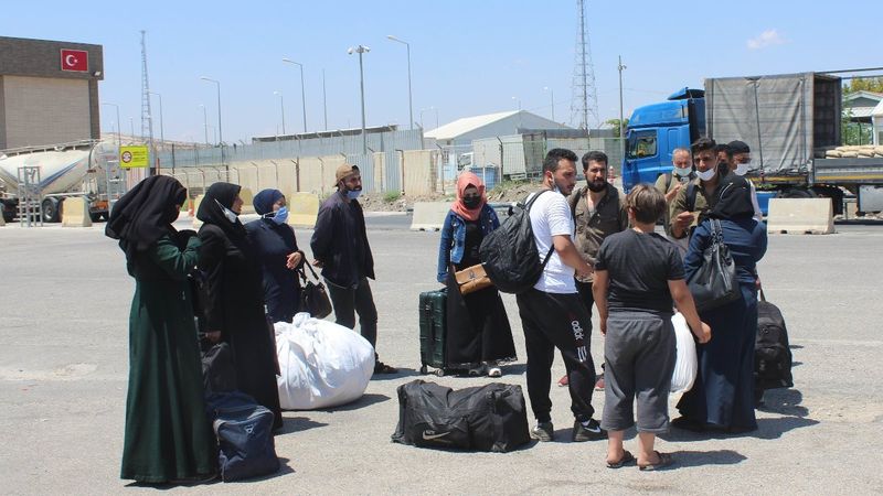 Bayram sonrası Suriyeliler, sınır kapılarından Türkiye'ye dönüyor
