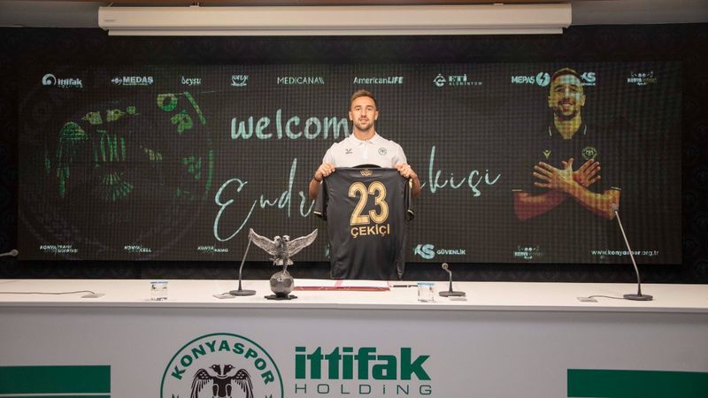 Konyaspor Endri Çekiçi'yi transfer etti