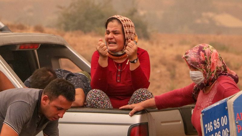 Manavgat'taki yangının 2'nci gününde, 1 köy daha boşaltıldı