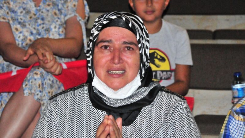 Tokyo Olimpiyatları'nda çeyrek finale yükselen kızını, gözyaşlarıyla izledi