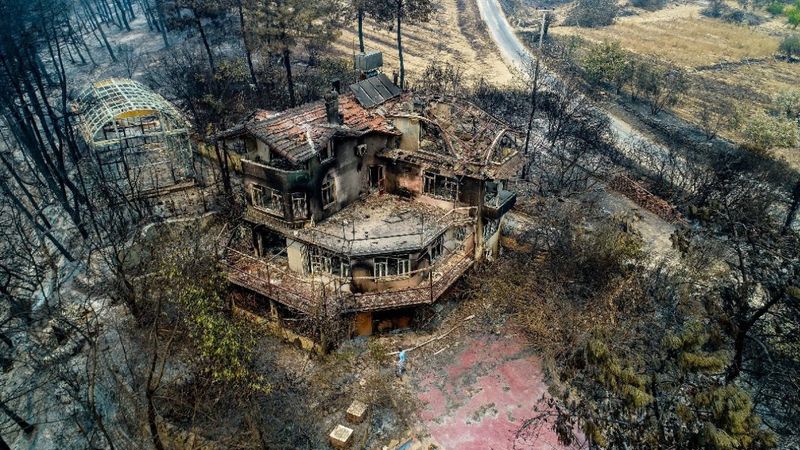 Antalya ve Adana'dan alevlerin ardından yürek yakan manzaralar