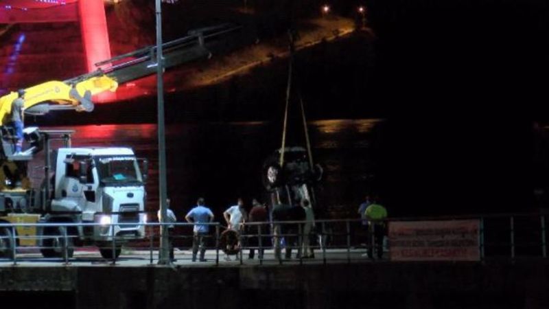 Sarıyer’de fren yerine gaza bastı, otomobil denize uçtu