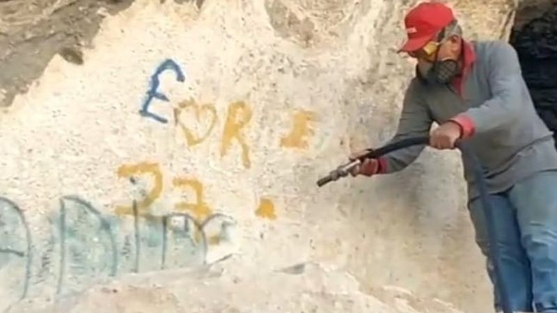 Afyonkarahisar’da, tarihi eserler üzerindeki yazılar siliniyor