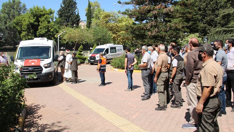 Manavgat'ta yaşamını yitiren 2 yangın işçisi törenle uğurlandı